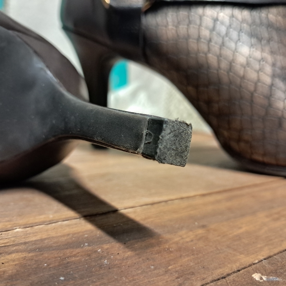 Bandolino Faux Snake Skin Heels Size 7 - Picture 7 of 10